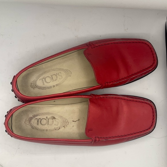 “TOD’S” GOMMINO Red Leather Slip On Driving Style Studded Detail Loafer. - Picture 11 of 16